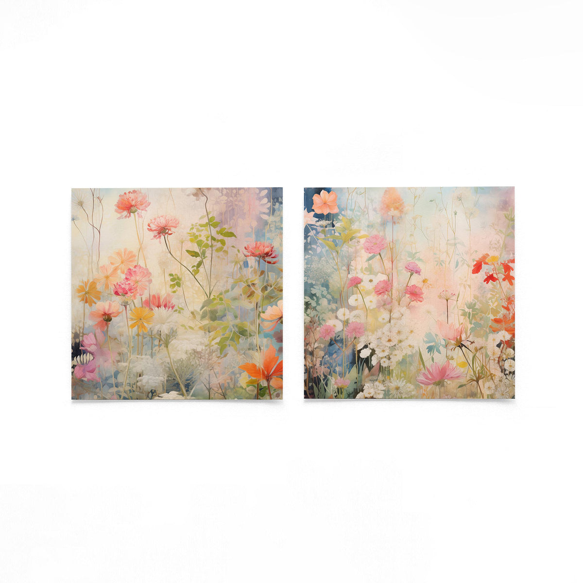 Twee vierkante posters met bloemenweide op een gebroken witte achtergrond
