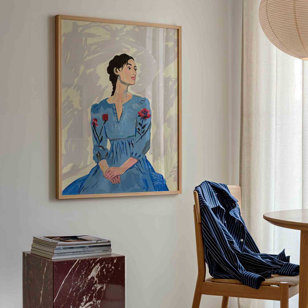 Vrouw in blauwe jurk Poster