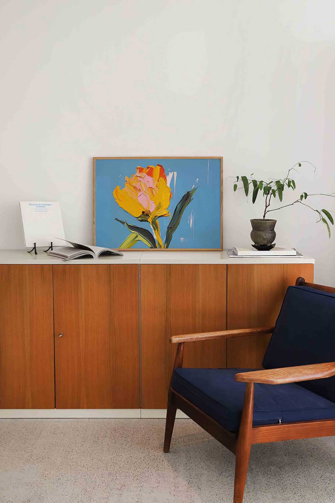 Tulp op blauwe achtergrond Poster