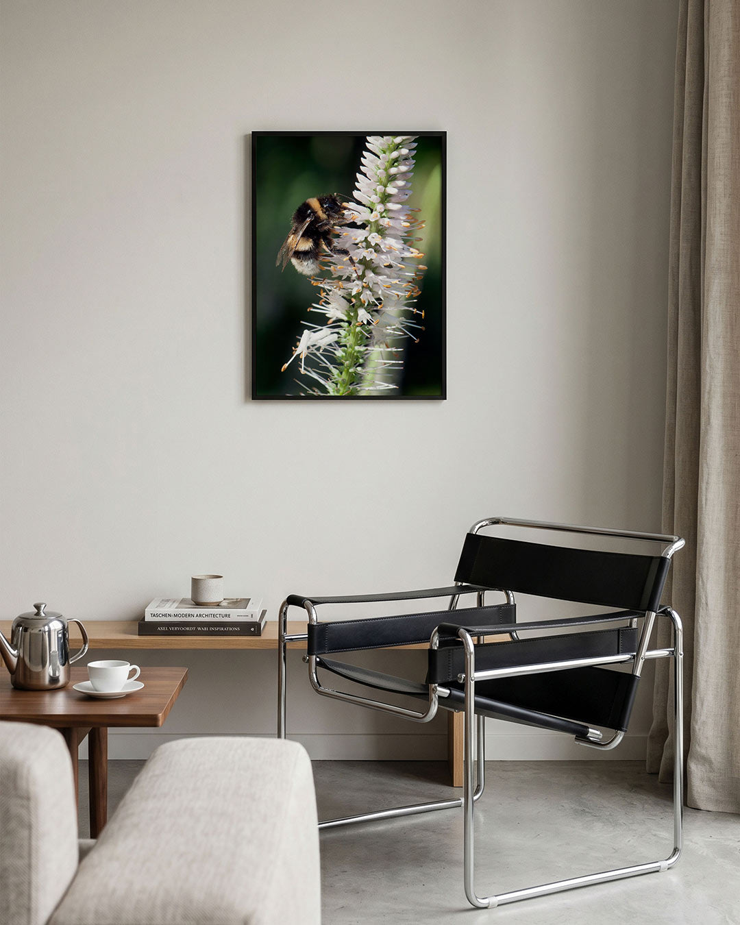 Bij op bloem Poster