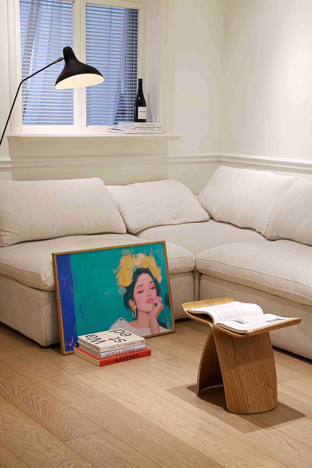 Vrouw met gele bloemen Poster
