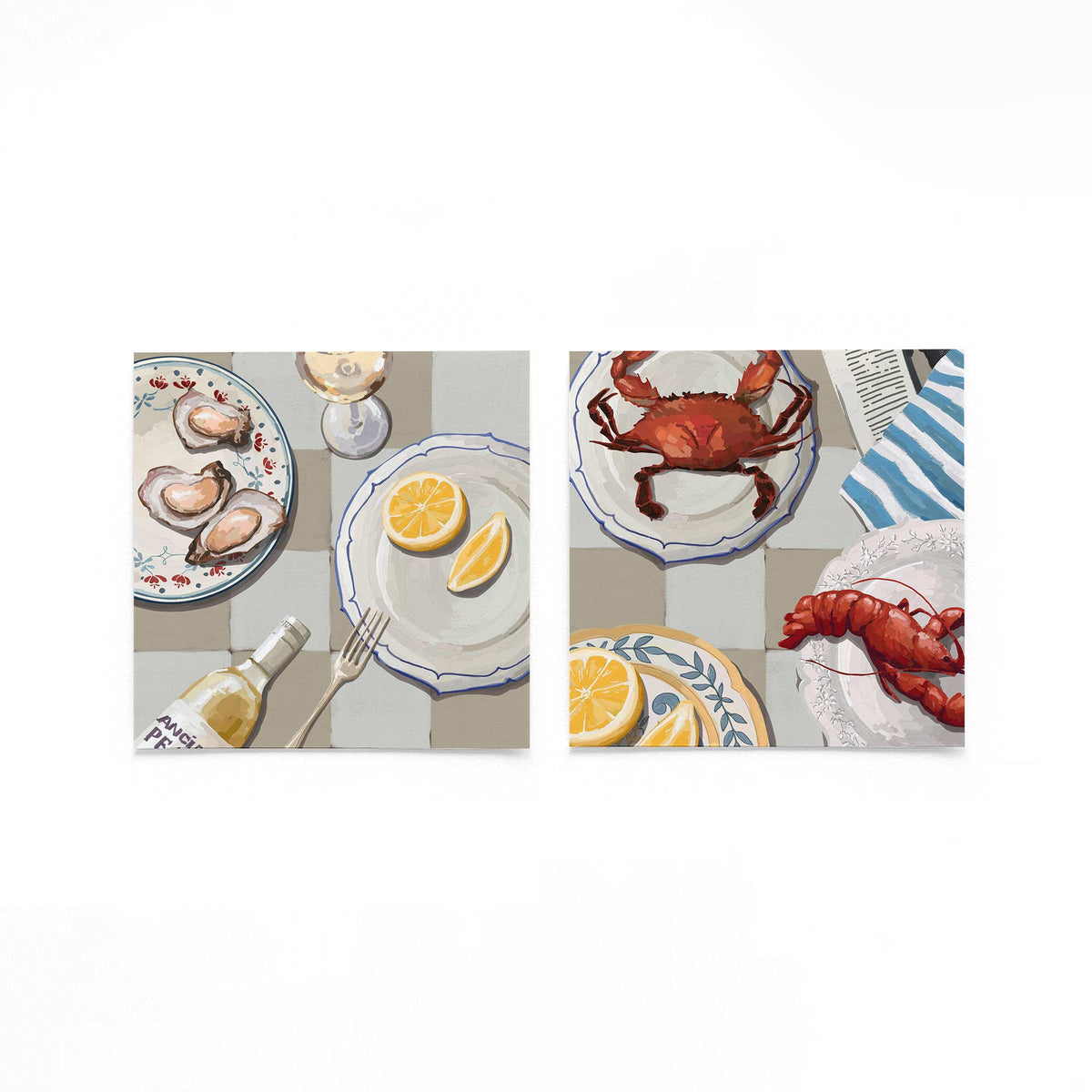 Twee vierkante posters met oesters, krab en kreeft op een gebroken witte achtergrond