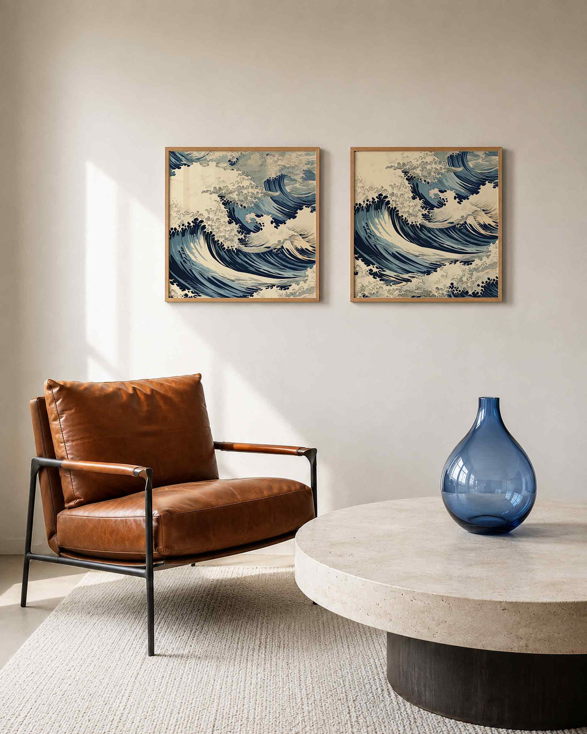 Interieurpresentatie van een tweedelige vierkante posterset met japanse golven