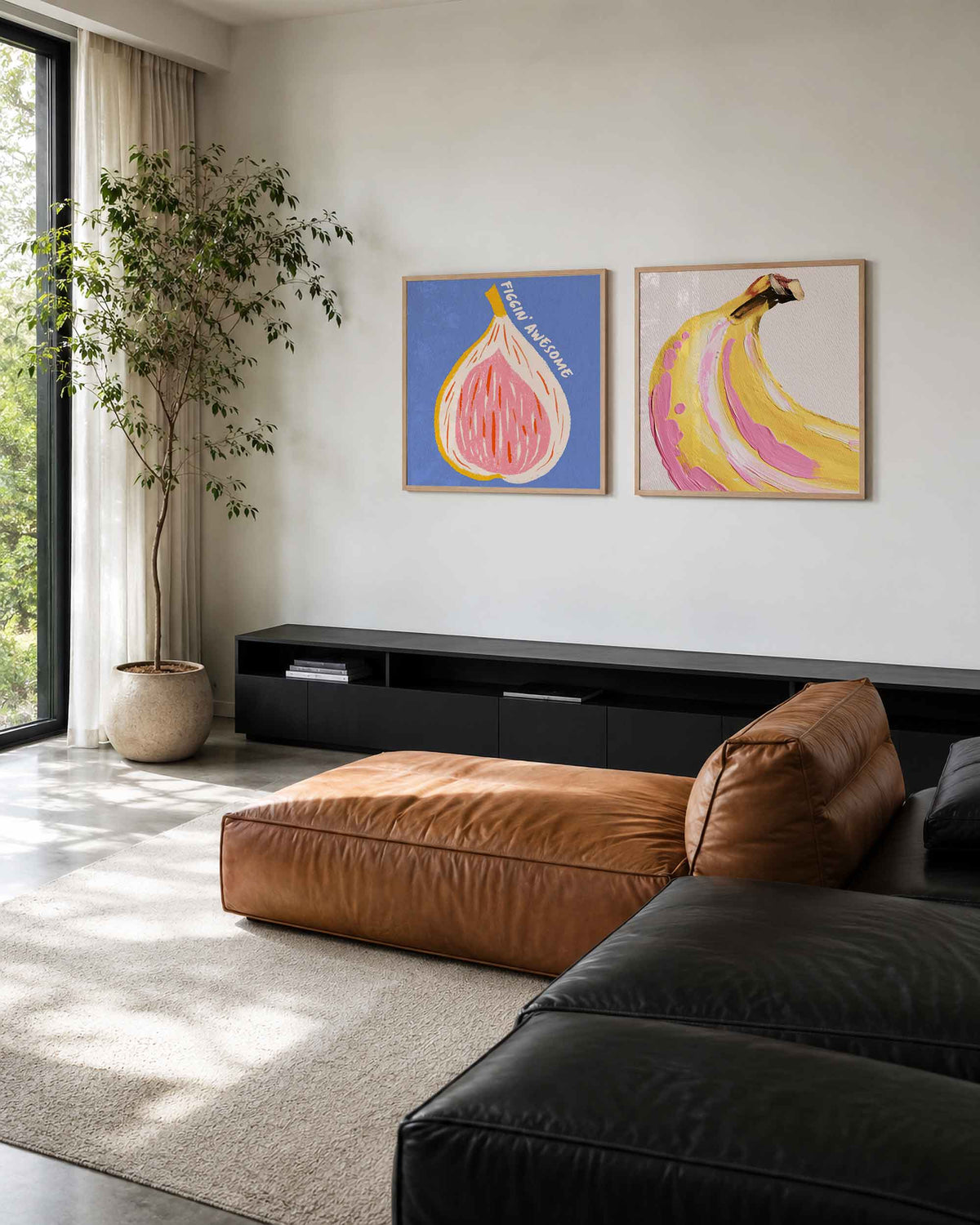 Interieurpresentatie van een tweedelige vierkante posterset met vijg en banaan